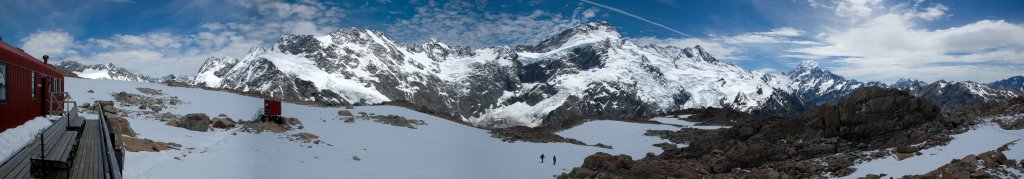 Blick von der Terasse der Mueller Hut (1806m): über dem Mueller Glacier Valley erheben sich die Gipfel der Main Divide of the Southern Alps mit Mt. Isabel (2598m), Mt. Thomson (2642m), Mt. Sefton (3151m), The Footstool (2764m) und über dem Hooker Glacier Valley der Mt. Cook (3754m), Dezember 2007