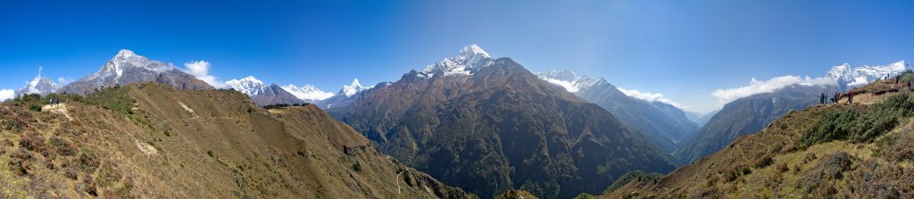 Panorama bei Syangboche - Khumbi Yul Lha, Nuptse, Everest, Lhotse, Ama Dablam, Thamserku und Kongde, Nepal, Oktober 2011.