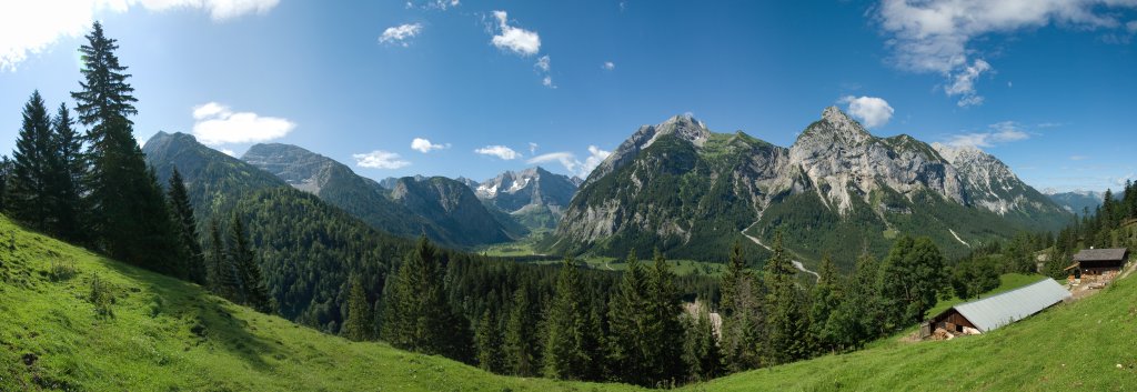 Blick von der Hasental-Alm Niederleger auf den Großen Ahornboden, Gamsjoch und Ruederkar Spitze, Juli 2008