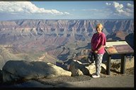 Blick in den Grand Canyon vom North Rim aus; unten in der Tiefe sieht man den schlammigen Colorado-Flu&szlig;