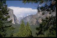 Blick ins Tal von Yosemity mit El Capitan und Half Dome