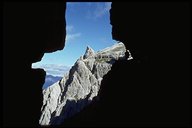 Tiefe Felsenschlucht auf dem Alpiniweg in der Westwand des Elferkogels