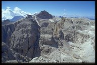 Piz Boe (3152m), dahinter der Gletscher der Marmolada