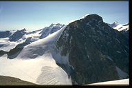 Blick in die Aufstiegsflanke des Piz Morteratsch vom Gipfel des Piz Tschierva aus