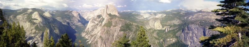 Blick von Glacier Point auf das Yosemite Valley: Half Dome (2695m), Vernal Fall und Nevada Fall im Little Yosemite Valley, California, USA, 1999