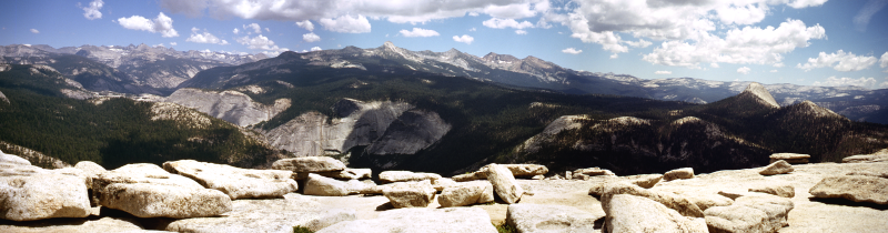Blick auf das Yosemite Valley vom Gipfel des Half Dome (2695m), California, USA, 1999