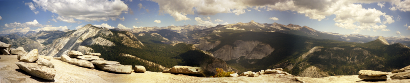 Blick auf das Yosemite Valley vom Gipfel des Half Dome (2695m), California, USA, 1999