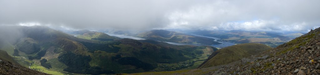 Ben Nevis (1344m) mit Blick ins Glen Nevis und auf den Loch Linnhe bei Fort William, September 2007