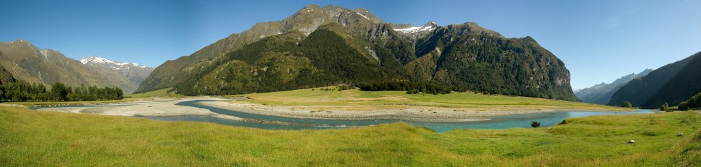 Mount Aspiring NP: West Branch of Matukituki Valley mit Blick auf Homestead Peak (1999m) und die Berggruppe des Glengyle und Rob Roy Peak, Januar 2008