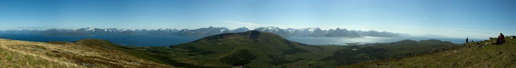 Panorama vom Gipfel der Storheia (504m), Hadseloya, Vaesteralen