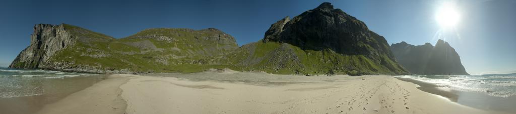 360-Grad-Panorama vom Sandstrand von Kvalvika