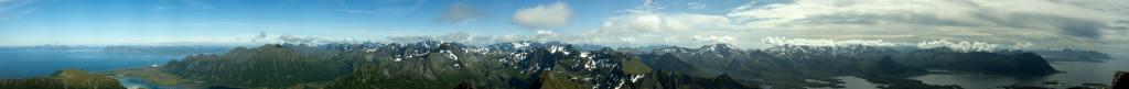 Panorama vom Gipfel der Matmora (788m) am Nordpollen im Nordwesten von Austvagoya mit Zoom auf die umgebenden Bergketten, Austvagoya, Lofoten
