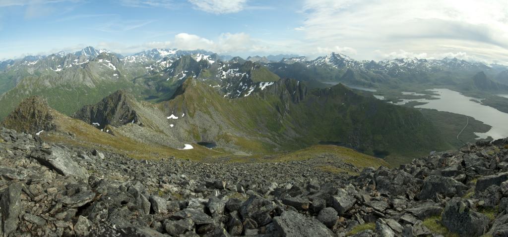 Panorama vom Gipfel der Matmora (788m) am Nordpollen im Nordwesten von Austvagoya - Bergszenerie im Abstieg vom Matmora-Gipfel, Austvagoya, Lofoten