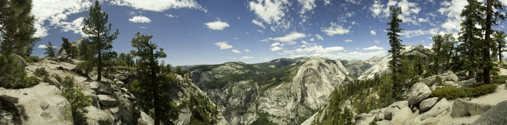 Panorama am Half Dome (2693m) mit Blick ins Tenaya Creek Valley, Yosemite NP, California