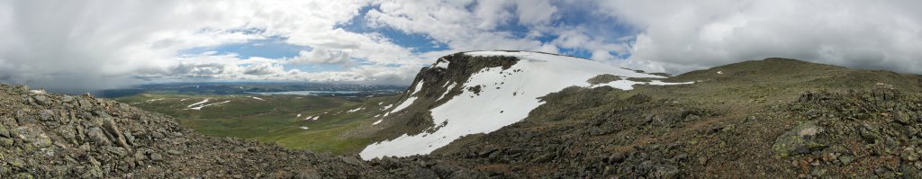 Felsabbruch der Hallingskarvet am Skarvsenden (1705m) oberhalb von Prestholtseter, Geilo, Norwegen, Juli 2012.