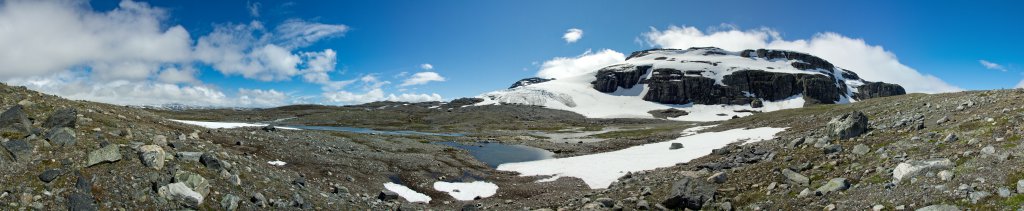 Der Nordre Kongsnuten (1616m) mit dem Blaisen, einer Gletscherzunge des Hardangerjökulen, Finse, Norwegen, Juli 2012.