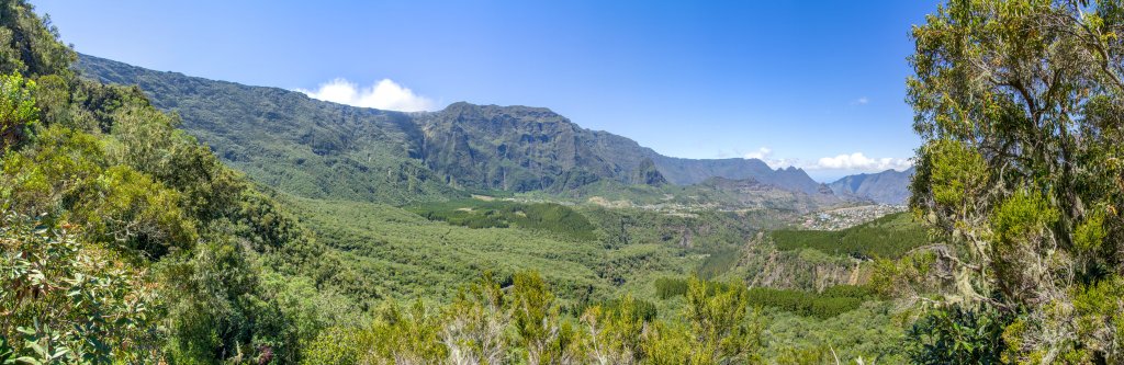 Cirque de Cilaos mit der Bergkette Les Calumets, La Reunion, Oktober 2013.