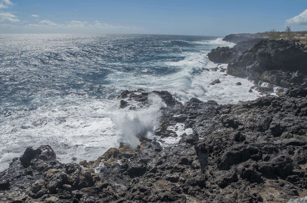 Fünf Tage später herrschte an der Südküste von La Reunion starker Wellengang begleitet von entsprechender Aktivität des  Soufleurs (blowhole) an der Küste zwischen St. Leu und Etange-Sales les Bains, La Reunion, Oktober 2013.