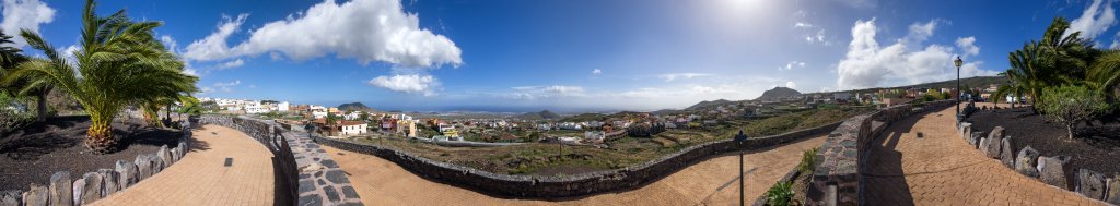 Weiter Blick von San Miguel über die Vulkanlandschaft der Südküste Teneriffas, März 2013.