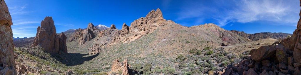 La Catedral, die Roques de Garcia, Pico Viejo (3135m) und der Teide (3707m) im Abendlicht, Teneriffa, März 2013.