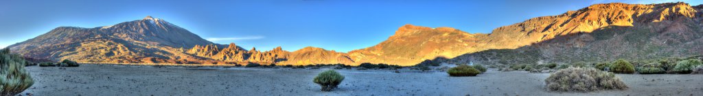 Sonnenuntergang im Llano de Ucanca mit Blick auf Pico Viejo, Teide, Roques de Garcia, Guajara und Sombrero de Chasna, Teneriffa, März 2013.