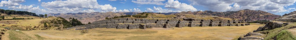 Ruine der Inkafestung und des Tempels Saqsaywaman ca. 3km oberhalb des Stadtzentrums von Cusco, Cusco, Peru, Juli 2014.