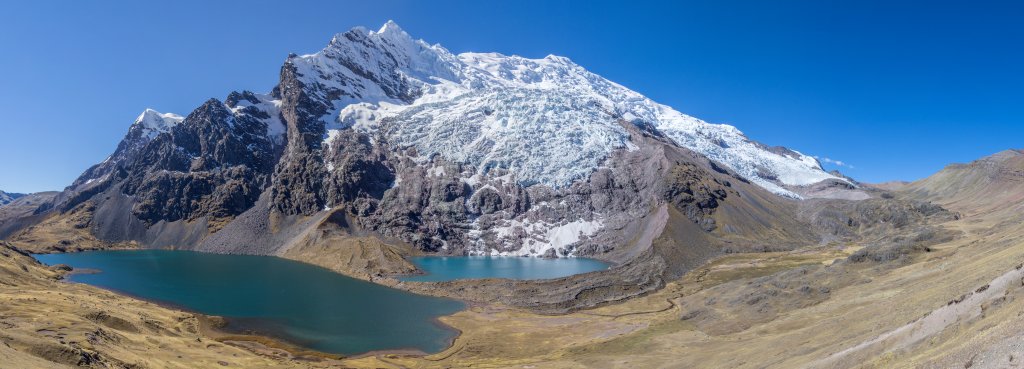 Die Seen an der Laguna Pucacocha auf der Südwest-Seite des Ausangate (6384m) liegen zwischen dem Arapa-Pass (4750m) und dem Alcatani-Pass (4865m), Cordillera Vilcanota, Peru, Juli 2014.