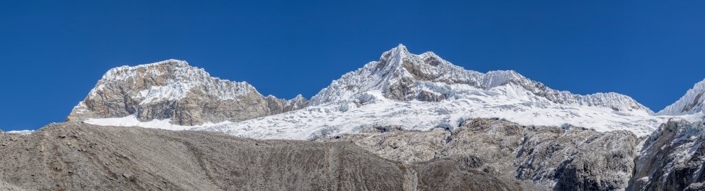 Die Gipfel von Nevado Pisco Oeste (5752m) und Nevado Pisco Norte (5700m), Cordillera Blanca, Peru, Juli 2014.