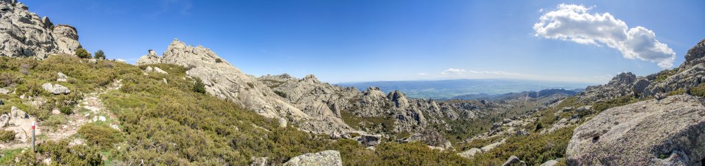 Südseite des Monte Limbara (1359m) am neu angelegten Wanderweg unterhalb der Punta Giugantinu (1333m), Sardinien, April 2014.