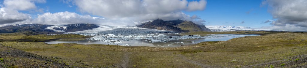 Fjallsarlon ist der Gletschersee des Fjallsjökull, einer Gletscherzunge des Öraefajökull bzw. Vatnajökull) auf dem Breiðamerkursandur westlich der bekannteren Gletscherlagune Jökulsarlon, Island, Juli 2015.