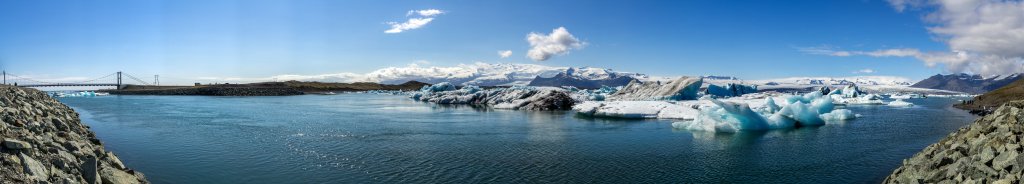 Jökulsarlon ist der bekannteste und größte einer Reihe von Gletscherseen an der Südküste Islands. Er liegt am Südrand des Vatnajökull auf dem Breiðamerkursandur zwischen dem Skaftafell-Nationalpark und Höfn und ist mit seinen 248 Metern Tiefe der tiefste See Islands, Island, Juli 2015.