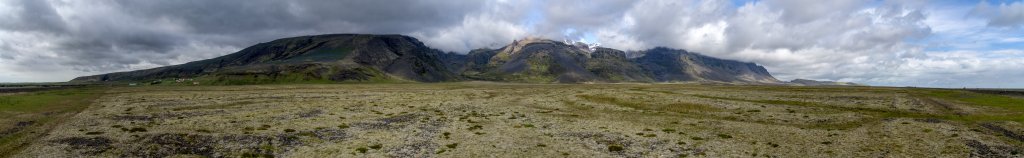 Auf dem Breidamerkursandur auf dem Weg zu den Gletscherlagunen Fjallsarlon und Jökulsarlon, Island, Juli 2015.