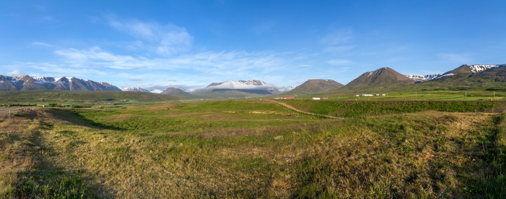 Auf der Troll-Halbinsel (Trollaskagi) durch das Tal Hjaltadalur auf dem Weg zum ehemaligen Bischofssitz in Holar (von 1106 bis 1801), Island, Juli 2015.
