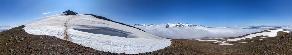 360-Grad-Panorama im Aufsteig von Akureyri auf den Nordgipfel des Sulur (Ytri-Sula, 1144m) mit Blick auf die Berge rund um das Tal Glerardalur, Island, Juli 2015.