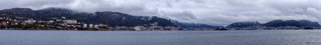 Wiederankunft in Bergen nach 12 Reisetagen auf See - Bergen gilt mit 248 Regentagen im Jahr als "regenreichste Großstadt Europas", Norwegen, Februar 2015.