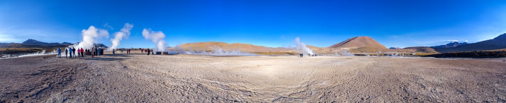 Bei dem Geysir- und Geothermalfeld von Tatio (4280m) mit seiner Vielzahl an heißen Quellen ca. 80km nördlich von San Pedro de Atacama handelt es sich um das drittgrößte Geysirfeld der Erde nach Yellowstone (USA) und Dolina Geyserow (Russland), Chile, November 2016.