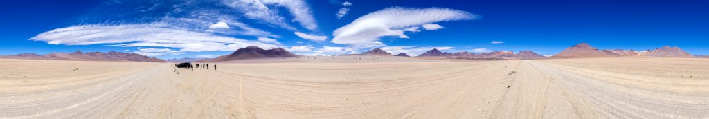 360-Grad-Panorama: Zwischen Laguna Verde und Laguna Chalviri im Süden Boliviens quert man die Desierto de Salvador Dali, eine etwa 110 Quadratkilometer große Steinwüste inmitten des Nationalparks der Fauna der Anden 'Eduardo Avaroa', Bolivien, November 2016.