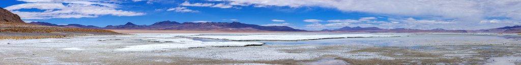 Panorama mit Blick über die Laguna Chalviri (4115m) im Süden Boliviens, Bolivien, November 2016.