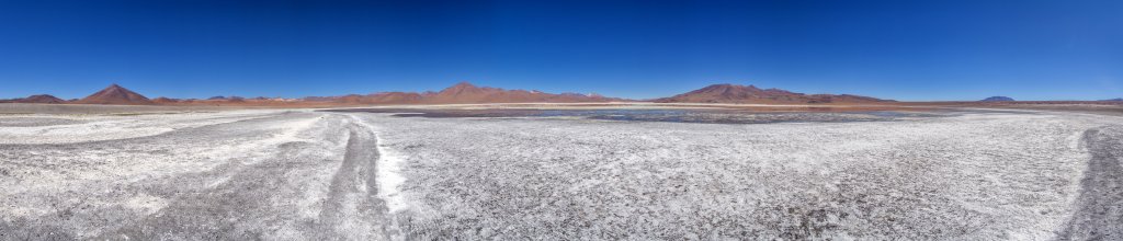 Am südöstlichen Ufer der Laguna Colorada, einem weit ausgedehnten und rot gefärbten Salzsee auf dem Tausende Flamingos anzutreffen sind, Bolivien, November 2016.