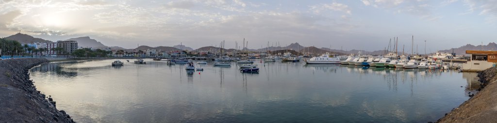 Morgenstimmung im Hafen von Mindelo auf der Insel São Vicente, Kapverden, März 2016.