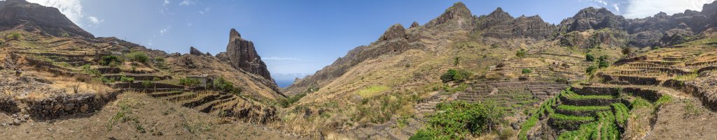 360-Grad-Panorama bei der Mittagsrast in einer kleinen Ansiedlung auf halbem Wege zwischen Caibros und Cha de Igrejas, Kapverden, März 2016.