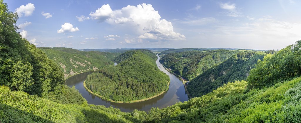 Auf dem Weg von München nach Brügge und Calais machen wir einen Zwischenstop an der Saarschleife bei Merzig, Saarland, Deutschland, Mai 2018.