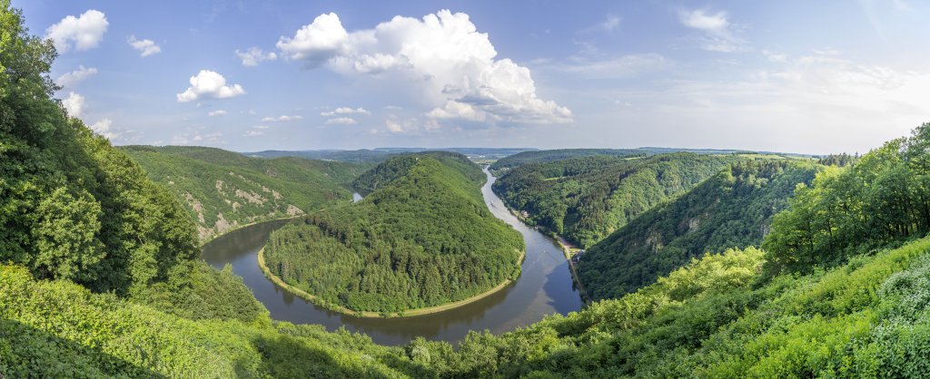 Auf dem Weg von München nach Brügge und Calais machen wir einen Zwischenstop an der Saarschleife bei Merzig, Saarland, Deutschland, Mai 2018.