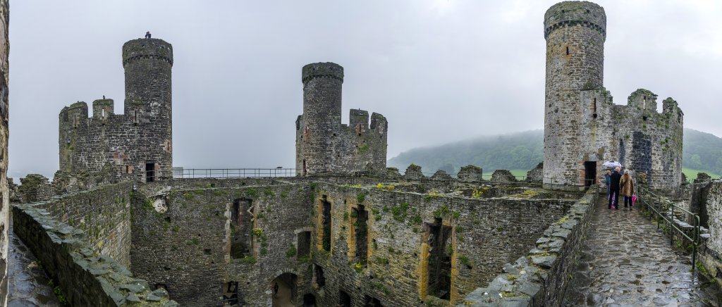 Auf Burg Conwy (1287) in Nordwales, Wales, Großbritannien, Juni 2018.