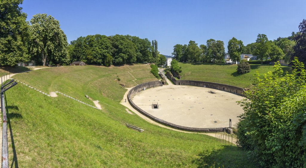 Das römische Amphitheater in Trier bot im 2. Jh. ca. 20.000 Besuchern Platz, Mosel, Deutschland, Juni 2020.