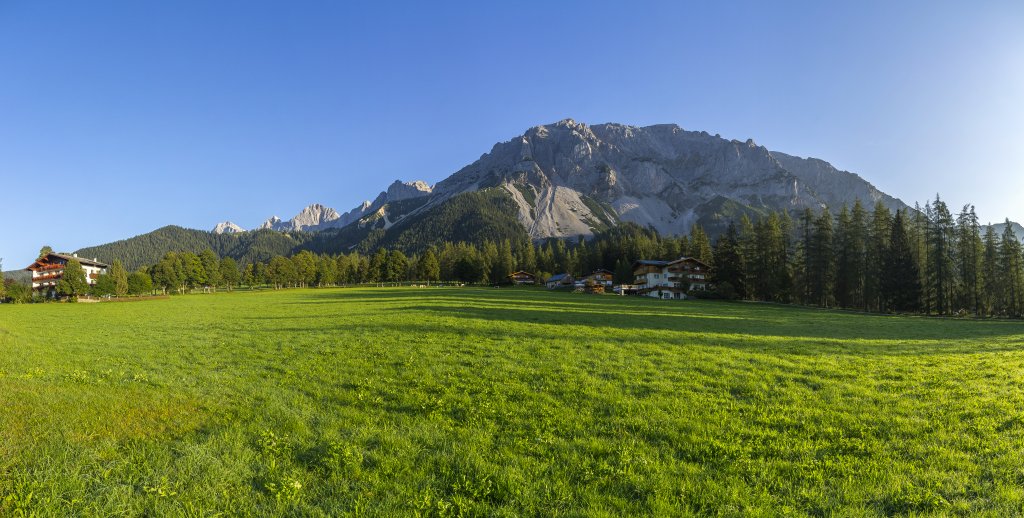 Früher Morgen in Ramsau auf der Südseite des Hohen Dachsteins, Hoher Dachstein, Österreich, September 2020.