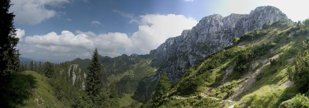 Benediktenwand von einem Standort oberhalb der Tutzinger Hütte, August 2007