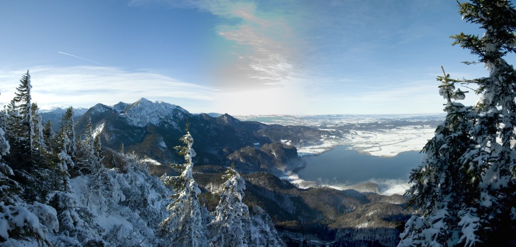 Blick auf Kochelsee (599m), Heimgarten (1790m) und Herzogstand (1731m) beim Aufstieg auf den Jochberg (1566m) vom Nordende des Walchensee aus, Walchensee, Bayerische Voralpen, Dezember 2008