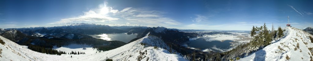 Rundblick vom Gipfel des winterlichen Jochbergs (1566m), Walchensee, Bayerische Voralpen, Dezember 2008