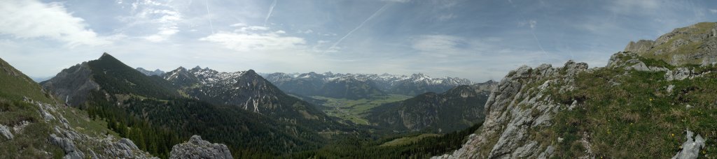 Panorama von der Bad Kissinger Hütte über die Tannheimer Berge